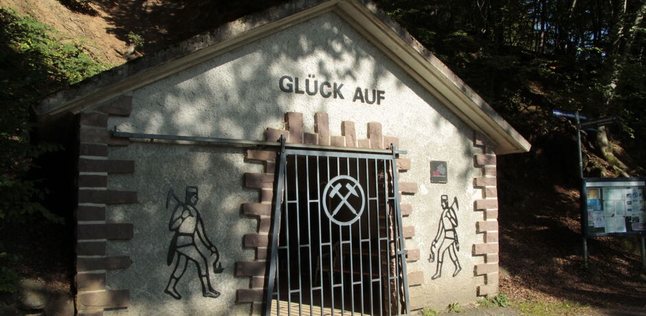 Der Eingang des Besucherbergwerks "Bertsch", welches sich nahe des westlichen Ortsausgangs von Bergfreiheit befindet.