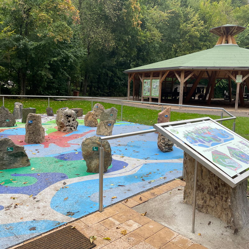 Der geologische Garten in Giershagen. Hier "erzählen" Steine ihre Geschichten.