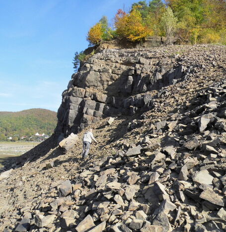 Der Adamsberg hat misst Höhe von 283,1 Meter und liegt in der Gemeinde Waldeck, genauer bei Scheid am Edersee.