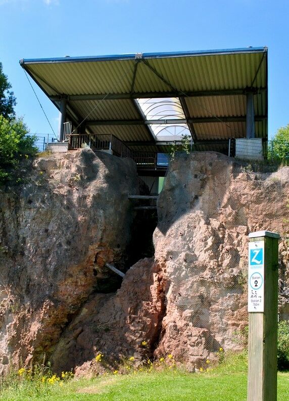 Die Korbacher Spalte ist eine Fossilfundstelle oberpermischer Wirbeltiere und das zweit-bedeutendste paläantologische Bodendenkmal in Hessen
