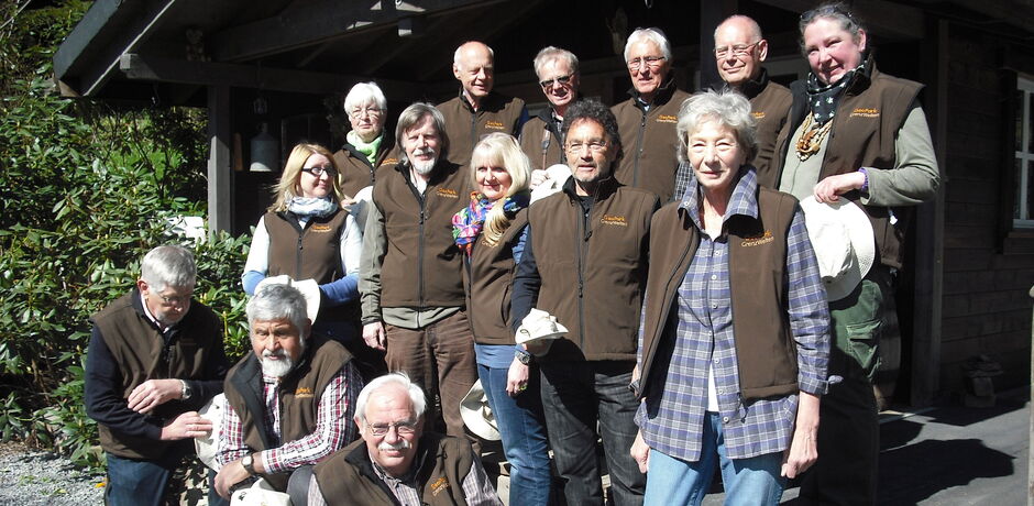 Gruppenbild der Geoparkführer*innen. Die Personen auf dem Bild sind zertifizierte Natur-, Landschafts- und Geoparkführer*innen.
