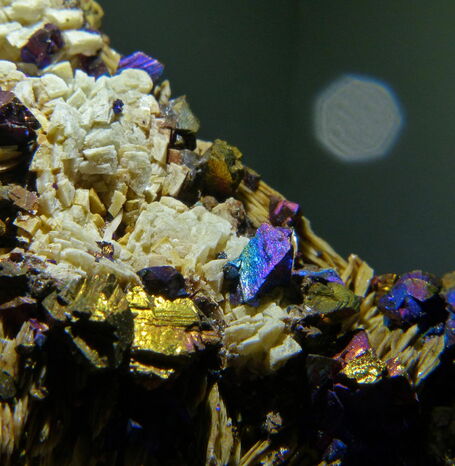 Ein Baryt-Kristall aus dem Schwerspat Museum in Dreislar.