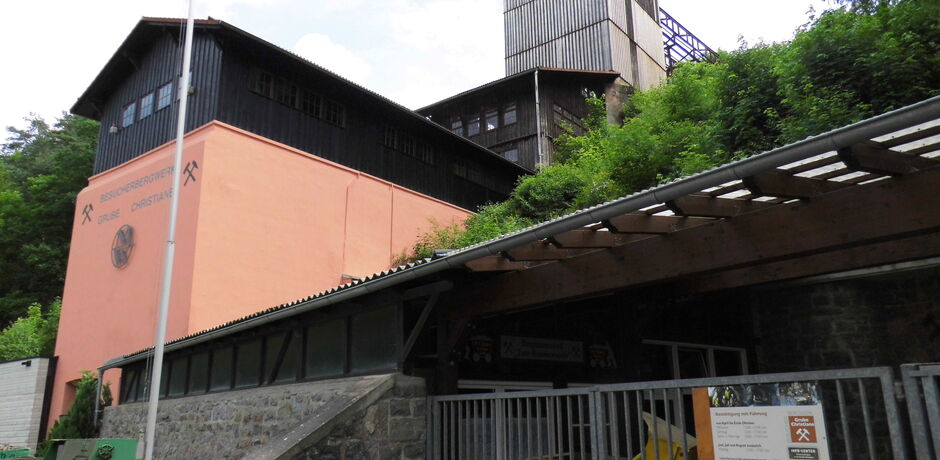 Das Bergwerkmuseum "Grube Christiane" führt Führungen mit zahlreichen Stationen, Filmen und mehr durch.