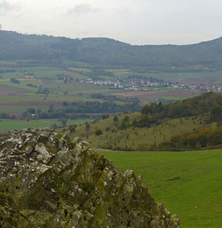 Basaltkuppenlandschaft der Helfensteine in Wolfhagen.