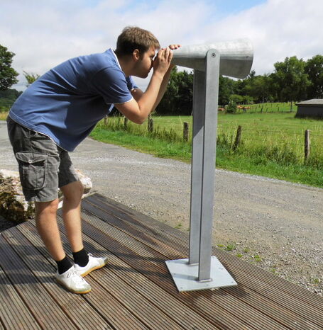 Der „Geologischer Sprung“ ist ein Rundweg, der interessante Ausblicke auf die Landschaft rund um den Bilstein, die Stadt Brilon sowie faszinierende Einblicke in die Geologie bietet.