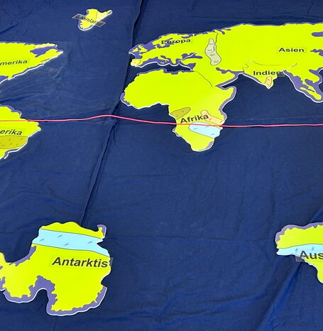 Das Bildung für nachhaltige Entwicklung (BNE)-Modul "Die Erde in Bewegung" in einer dritten Klasse an der Grundschule Bruchhausen.