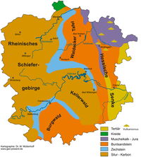 Vereinfachte geologische Karte, die die Trennung des geologisch älteren Westteils und des jüngeren Ostteils durch Kalkstein zeigt.