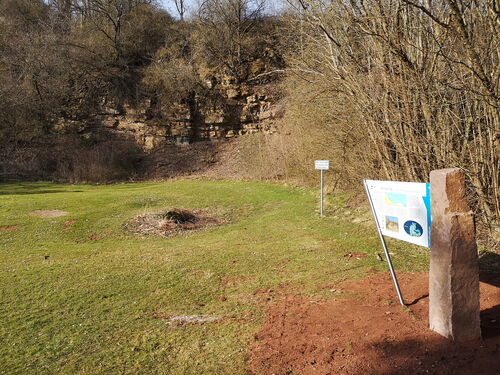 Die Geo-Station Rhenaer Kalk bietet anschauliche Informationen über die Geologie sowie natur-und kulturlandschaftliche Besonderheiten in kompakter Form.