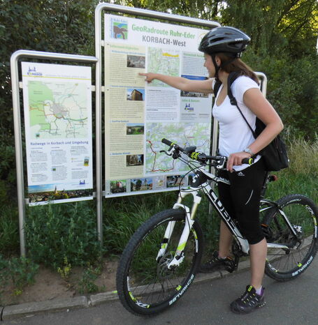 Die GeoRadroute Ruhr-Eder erstreckt sich über 210 km Rundfahrt und bietet geologische Entdeckungen.