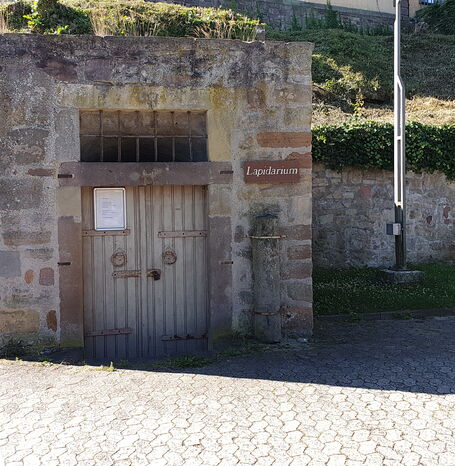 Eingang des Lapidariums.