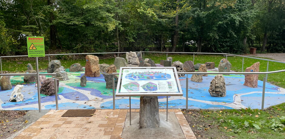 Der geologische Garten in Giershagen. Hier "erzählen" Steine ihre Geschichten.