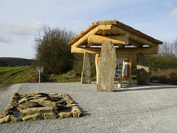 Im Steinbruch Hohenäcker befinden sich Gesteinsschichten, die bis zu 255 Millionen Jahre alt sind. Diese repräsentieren den ständigen Wechsel zwischen Landoberfläche und Meeresraum im Oberperm.